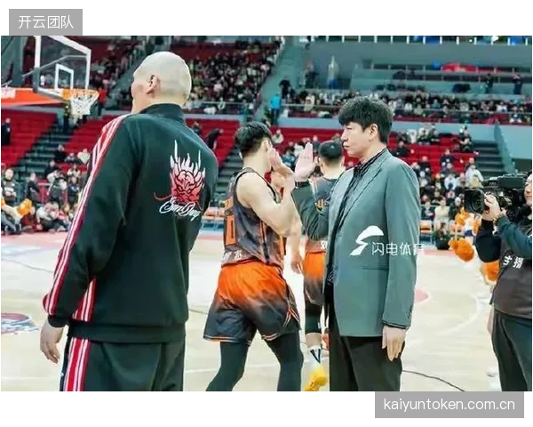 山东高速依靠窒息式防守爆冷，篮板球优势碾压辽宁晋级八强。